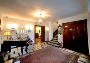 Отель Casa Negustorului  Дева